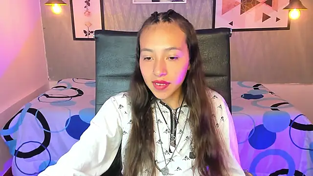 Snapshot of Valeria_roussi chatting on December 19, 8:13 pm Valeria roussi online show from December 19, 8:13 pm