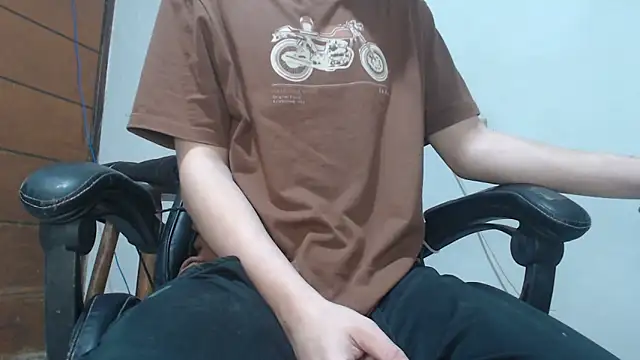 Snapshot of julien_xv chatting on October 19, 6:03 am julien xv online show from October 19, 6:03 am