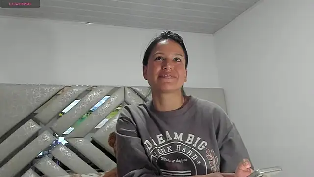 Snapshot of sharoncute1 chatting on June 11, 10:30 pm sharoncute1 online show from June 11, 10:30 pm