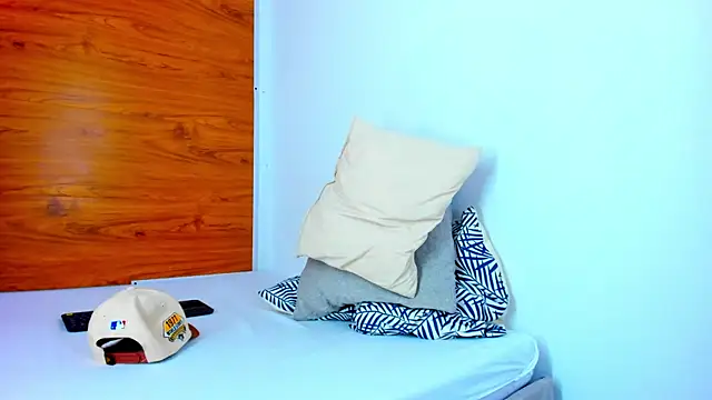 Snapshot of EVAN_XOX chatting on December 18, 9:51 pm EVAN XOX online show from December 18, 9:51 pm