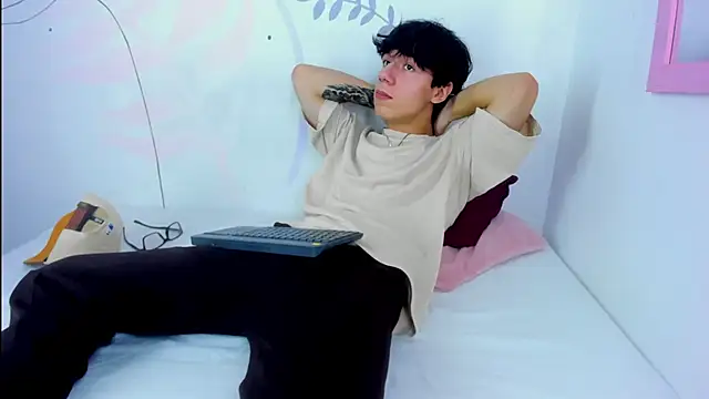 Snapshot of EVAN_XOX chatting on January 8, 9:34 pm EVAN XOX online show from January 8, 9:34 pm