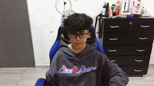 thomascooper7 online show from January 28, 11:50 pm