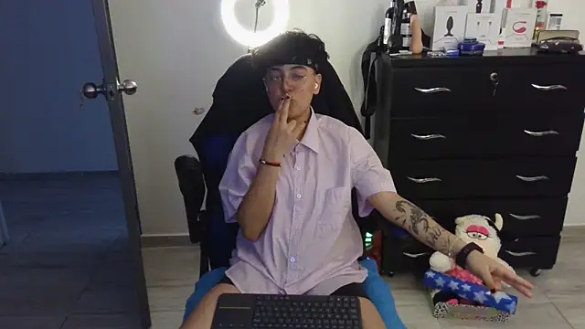 thomascooper7 online show from March 6, 10:58 pm