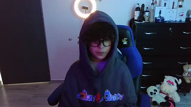 thomascooper7 online show from October 27, 7:07 pm