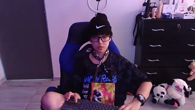 thomascooper7 online show from February 7, 7:39 pm