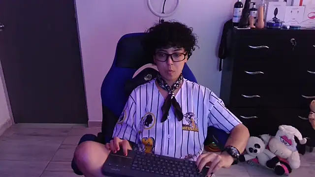 thomascooper7 online show from February 15, 7:21 pm