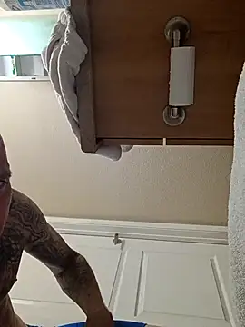 Snapshot of huego79 chatting on September 30, 2:38 am huego79 online show from September 30, 2:38 am