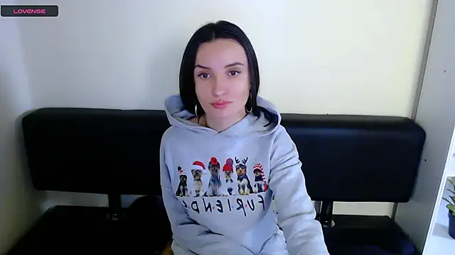 Snapshot of LaimaV_ chatting on December 13, 10:08 am LaimaV online show from December 13, 10:08 am