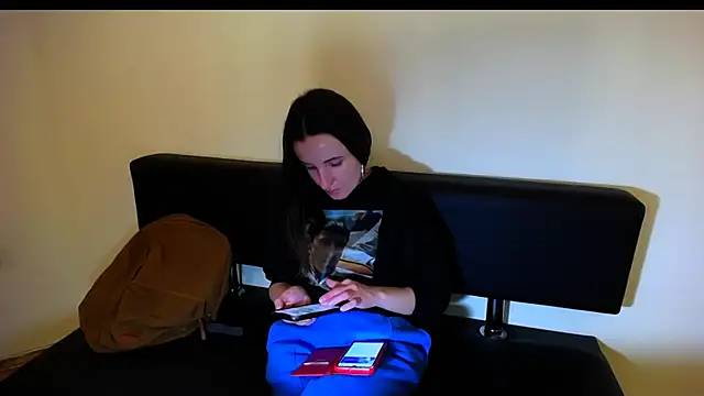 Snapshot of LaimaV_ chatting on December 19, 1:40 pm LaimaV online show from December 19, 1:40 pm