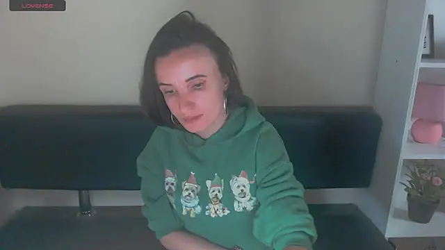 Snapshot of LaimaV_ chatting on December 21, 4:46 pm LaimaV online show from December 21, 4:46 pm