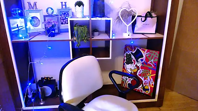 Snapshot of LaimaV_ chatting on December 26, 1:54 pm LaimaV online show from December 26, 1:54 pm