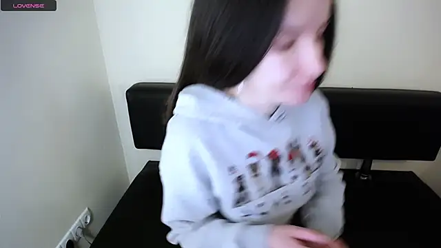 Snapshot of LaimaV_ chatting on October 7, 7:05 am LaimaV online show from October 7, 7:05 am