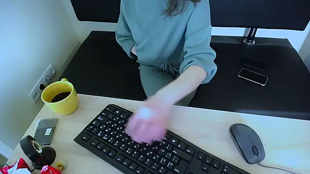 Snapshot of LaimaV_ chatting on November 7, 9:42 am LaimaV online show from November 7, 9:42 am