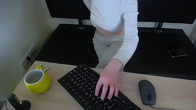 Snapshot of LaimaV_ chatting on November 9, 9:51 am LaimaV online show from November 9, 9:51 am