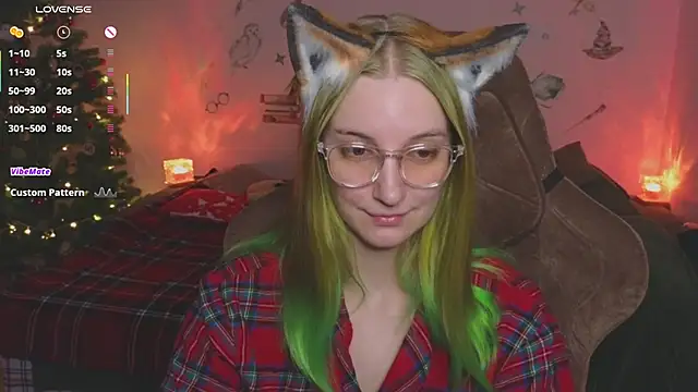 Snapshot of Fluffy_muffin_ chatting on December 3, 8:00 am Fluffy muffin online show from December 3, 8:00 am