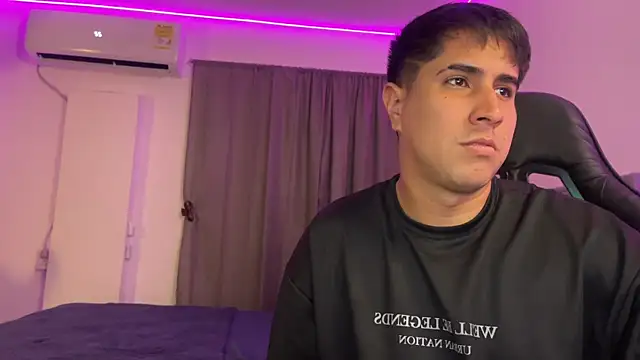 dereckbrownn online show from January 25, 4:45 am