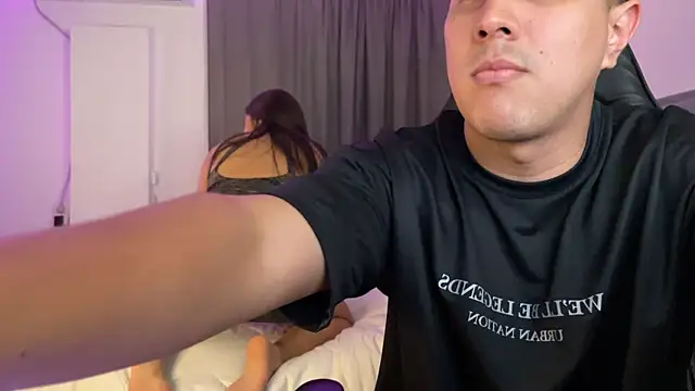 dereckbrownn online show from February 19, 4:01 am