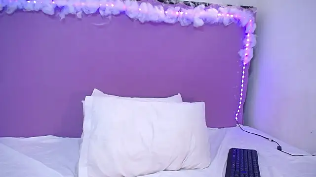 Snapshot of Amberhernandez chatting on March 9, 6:32 pm Amberhernandez online show from March 9, 6:32 pm