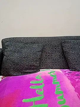 Snapshot of juicygoddess2 chatting on December 17, 7:25 am juicygoddess2 online show from December 17, 7:25 am