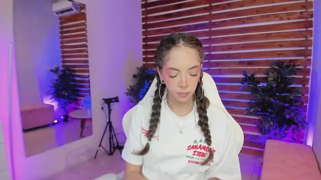 Sapphire Venuss online show from March 2, 12:13 am