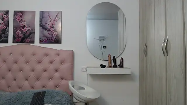 lily f00x online show from December 17, 12:33 pm