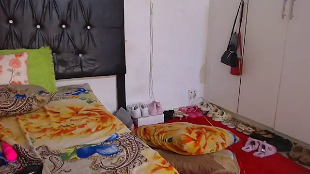 BigbootyNickyx online show from October 7, 6:05 pm