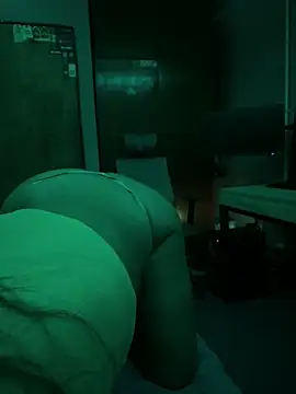 Snapshot of mismmia chatting on December 18, 5:13 am mismmia online show from December 18, 5:13 am