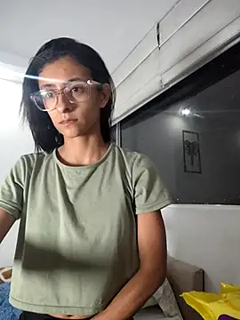 Snapshot of thedianakaro chatting on February 13, 3:18 am thedianakaro online show from February 13, 3:18 am
