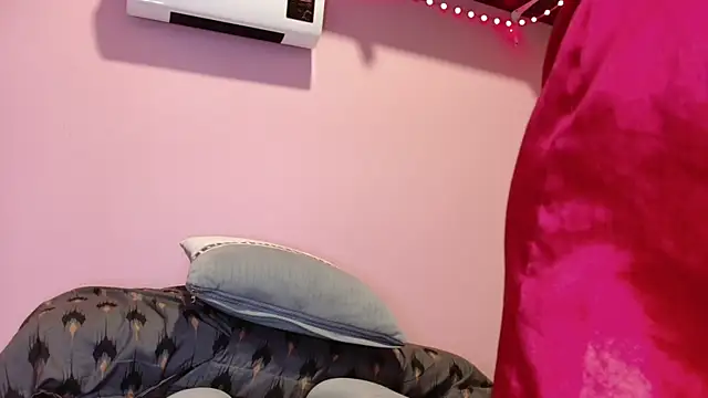 Snapshot of lucianaguzman__ chatting on May 3, 6:58 pm lucianaguzman online show from May 3, 6:58 pm