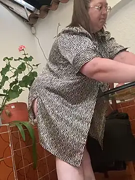 Chloee ep online show from December 11, 10:38 pm