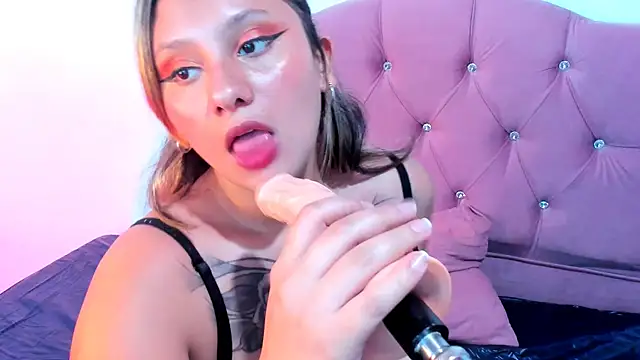 Snapshot of Mila_nixon02 chatting on January 31, 4:06 pm Mila nixon02 online show from January 31, 4:06 pm