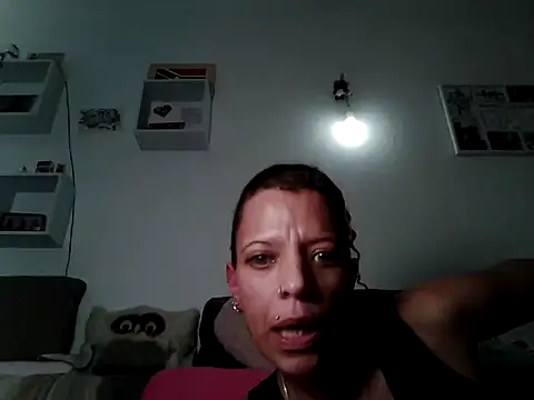 Snapshot of prettyblueeyes420 chatting on November 29, 3:20 am prettyblueeyes420 online show from November 29, 3:20 am