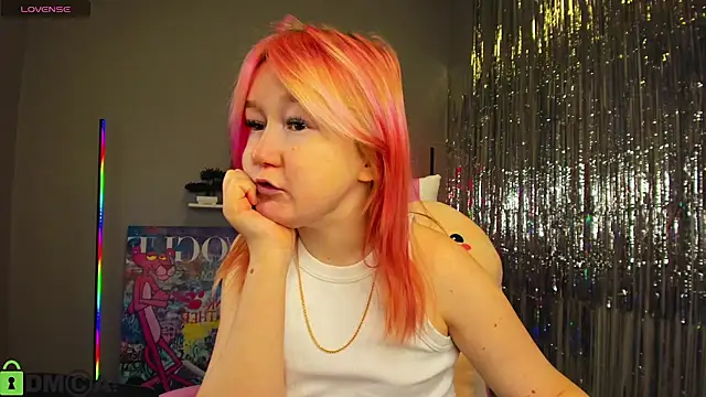 Snapshot of Sara_Robinson chatting on January 28, 10:23 am Sara Robinson online show from January 28, 10:23 am