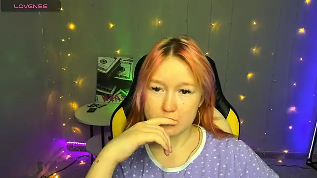 Snapshot of Sara_Robinson chatting on February 5, 10:08 am Sara Robinson online show from February 5, 10:08 am