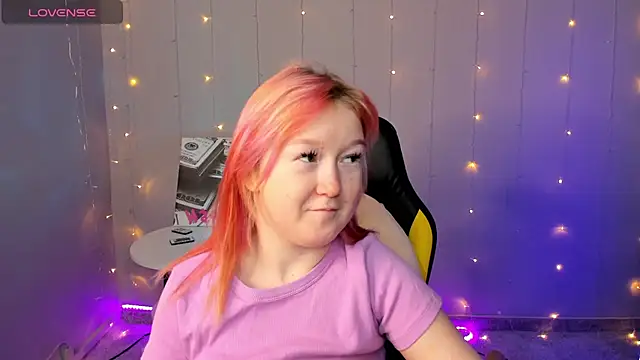 Snapshot of Sara_Robinson chatting on February 7, 10:08 am Sara Robinson online show from February 7, 10:08 am