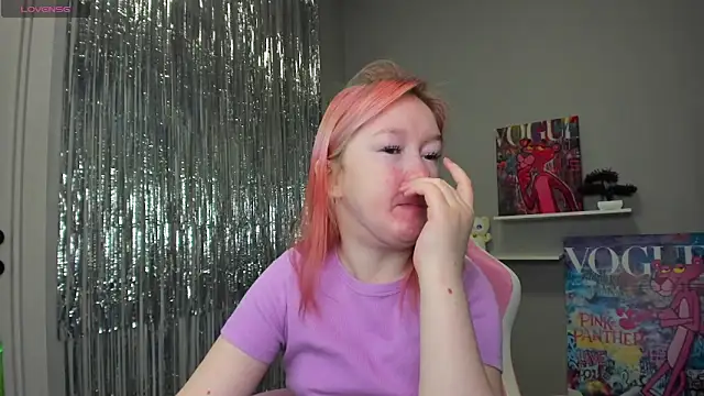 Snapshot of Sara_Robinson chatting on February 8, 7:04 am Sara Robinson online show from February 8, 7:04 am