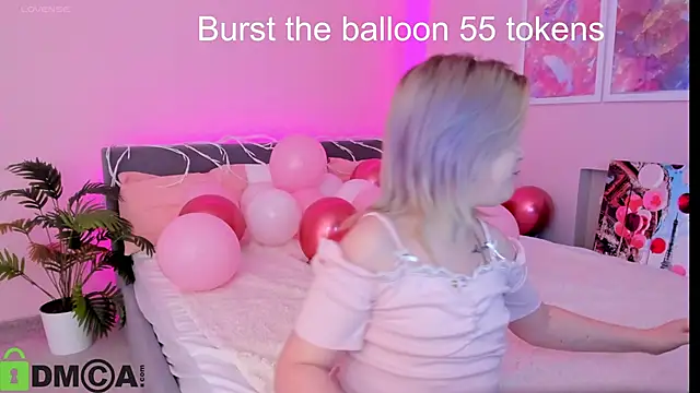 Snapshot of Sara_Robinson chatting on October 4, 7:28 am Sara Robinson online show from October 4, 7:28 am