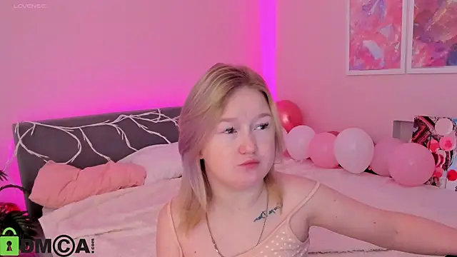 Snapshot of Sara_Robinson chatting on October 5, 2:32 am Sara Robinson online show from October 5, 2:32 am