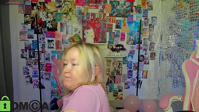 Snapshot of Sara_Robinson chatting on October 6, 7:06 am Sara Robinson online show from October 6, 7:06 am