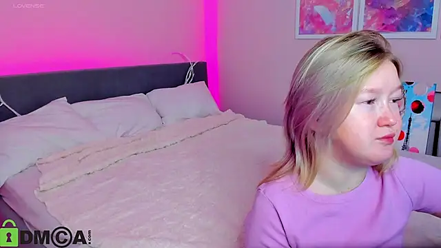 Snapshot of Sara_Robinson chatting on October 14, 2:34 am Sara Robinson online show from October 14, 2:34 am