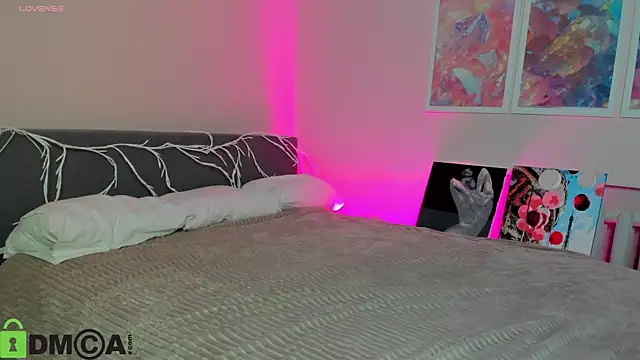 Snapshot of Sara_Robinson chatting on October 21, 2:45 am Sara Robinson online show from October 21, 2:45 am