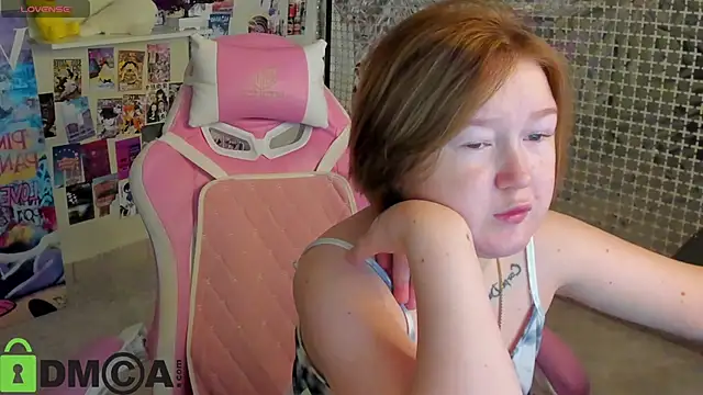 Snapshot of Sara_Robinson chatting on November 10, 2:21 am Sara Robinson online show from November 10, 2:21 am