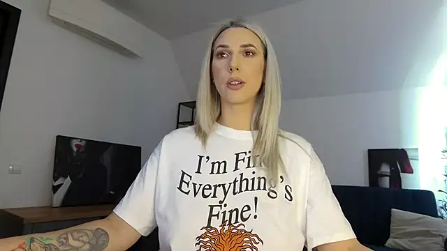 KhloeK online show from February 24, 1:10 pm