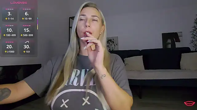 KhloeK online show from October 14, 5:36 pm