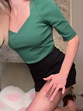 Snapshot of Tiffanyhunt chatting on October 17, 1:25 pm Tiffanyhunt online show from October 17, 1:25 pm