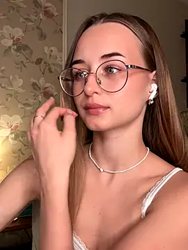 Tiffanyhunt online show from October 22, 2:28 pm