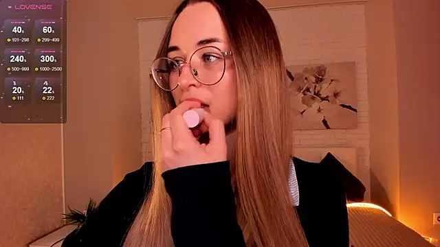 Tiffanyhunt online show from November 10, 1:10 pm