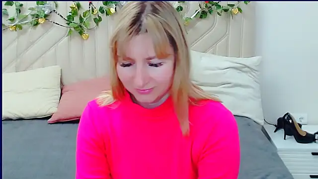 Snapshot of Incredible_Ariela chatting on April 18, 8:51 am Incredible Ariela online show from April 18, 8:51 am
