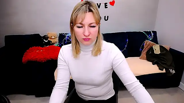 Snapshot of Incredible_Ariela chatting on April 27, 3:21 pm Incredible Ariela online show from April 27, 3:21 pm