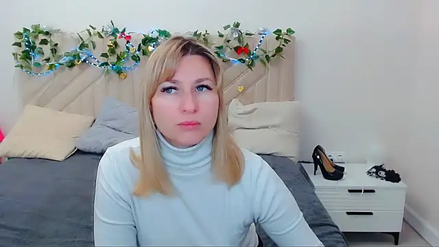 Snapshot of Incredible_Ariela chatting on April 29, 10:19 am Incredible Ariela online show from April 29, 10:19 am